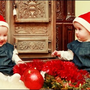 Natalia & Sofia: ajutoarele lui Moş Crăciun {fotografie de copii}