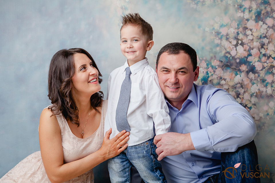 sedinta foto familie in studio_fotograf Olga Vuscan