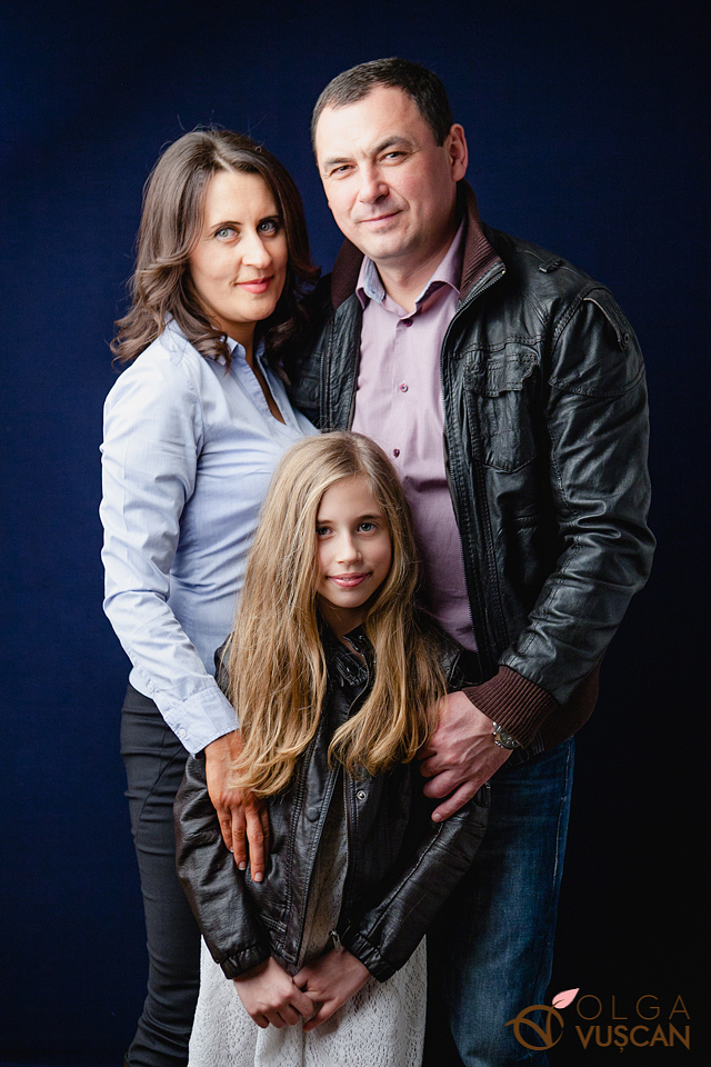 sedinta foto familie in studio_fotograf Olga Vuscan