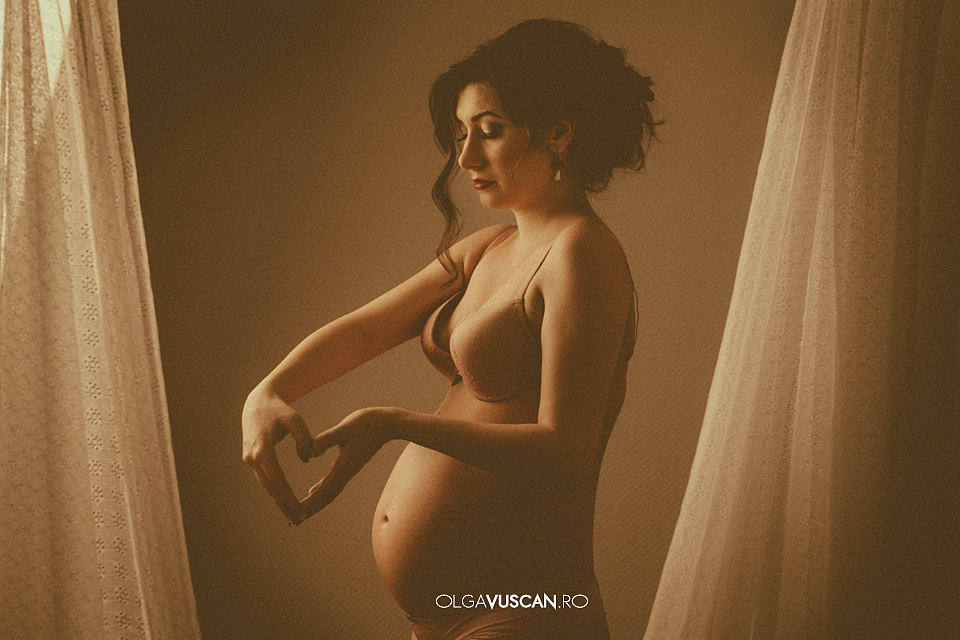 sedinta foto maternitate studio_fotograf maternitate Olga Vuscan