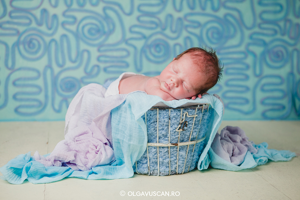 poze bebelusi baieti_fotograf bebe Olga Vuscan
