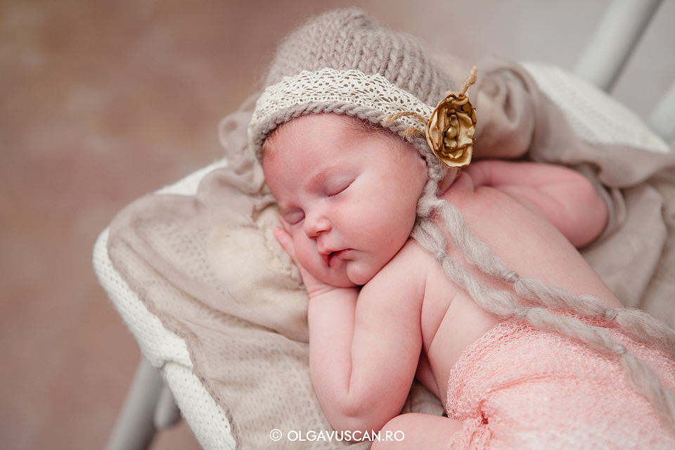 fotografii de bebe_fotograf nou-nascuti Olga Vuscan Cluj