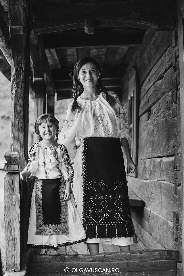 sedinta foto copii in costume nationale, sesiune foto Muzeul Satului Cluj, fotograf copii Cluj