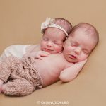 sedinta foto nou-nascuti gemeni, poze gemeni nou-nascuti, fotograf bebe Cluj