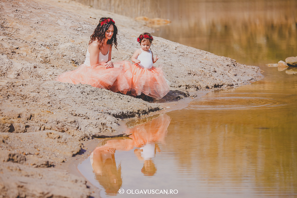 sedinta foto in natura la 2 ani, fotograf copii Cluj, Laguna Albastra Aghires
