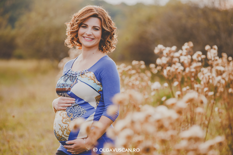 sedinta foto maternitate in natura, fotograf maternitate Cluj, fotograf profesionist familie si bebelusi Olga Vuscan