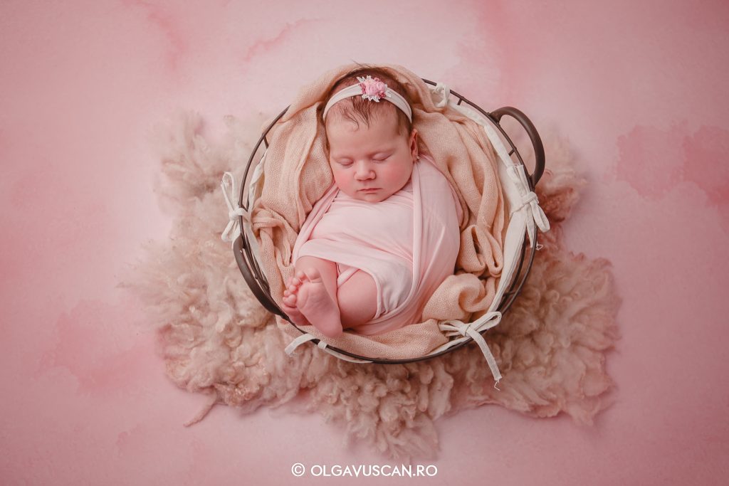 fotograf bebelusi, fotograf nou-nascuti Cluj, poze bebelusi, fotograf profesionist bebelusi Cluj, sedinta foto nou-nascut studio
